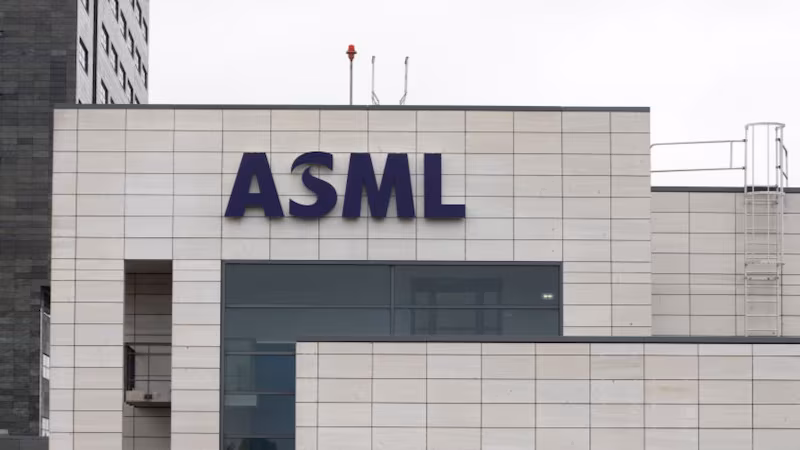 ASML afronta el reto de tranquilizar al mercado ante la pérdida de impulso de los chips