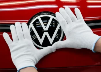 Volkswagen y Stellantis muestran confianza en vehículos eléctricos con lecciones aprendidas de China